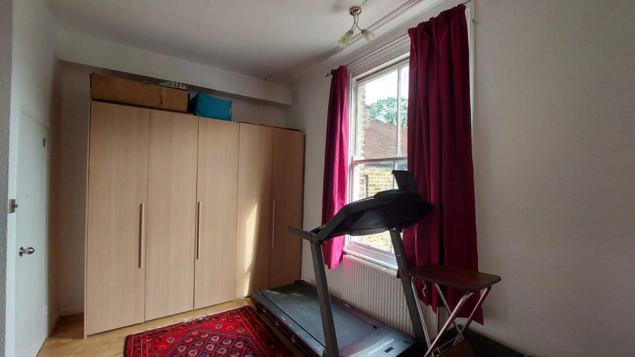 Extra Large One Bedroom Flat With Parking Couette-café Londres