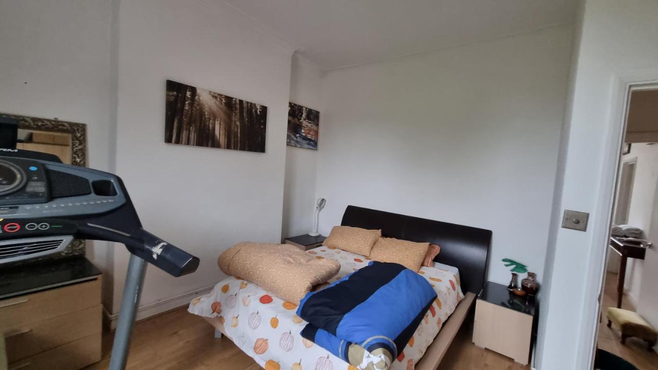 Couette-café Extra Large One Bedroom Flat With Parking Londres
