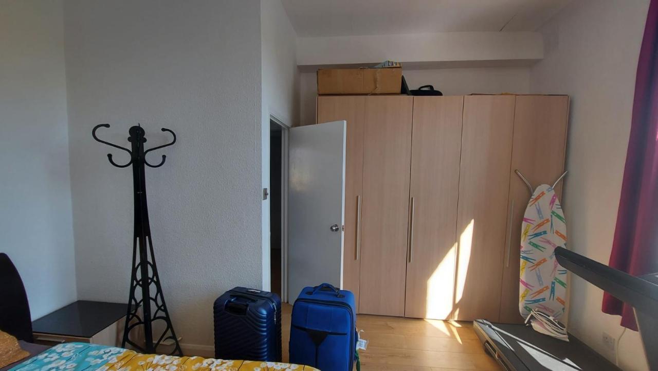 Extra Large One Bedroom Flat With Parking Alojamento de Acomodação e Pequeno-almoço
