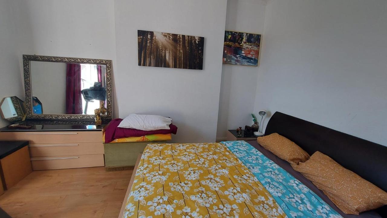 Extra Large One Bedroom Flat With Parking Alojamento de Acomodação e Pequeno-almoço *