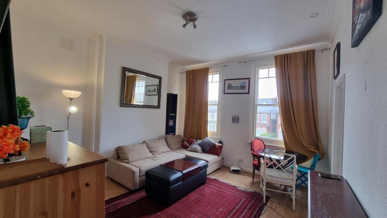 Alojamento de Acomodação e Pequeno-almoço Extra Large One Bedroom Flat With Parking Londres